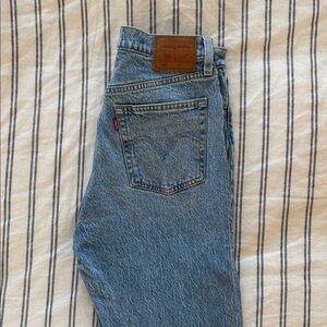 Levi’s 501 originals. 28 W, 30 L. Only worn a few times. Excellent condition.